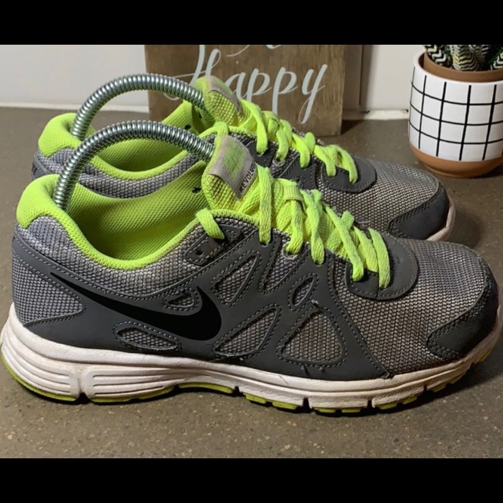 Nike boys sneakers size 5 youth